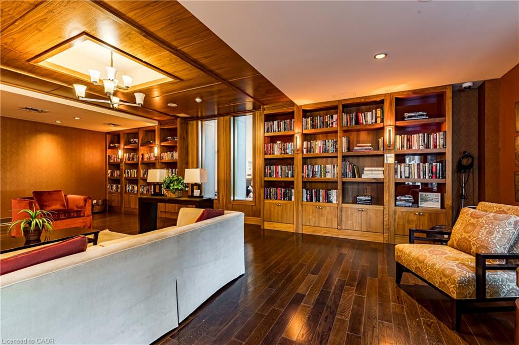 502-1055 Southdown Road Unit: 502