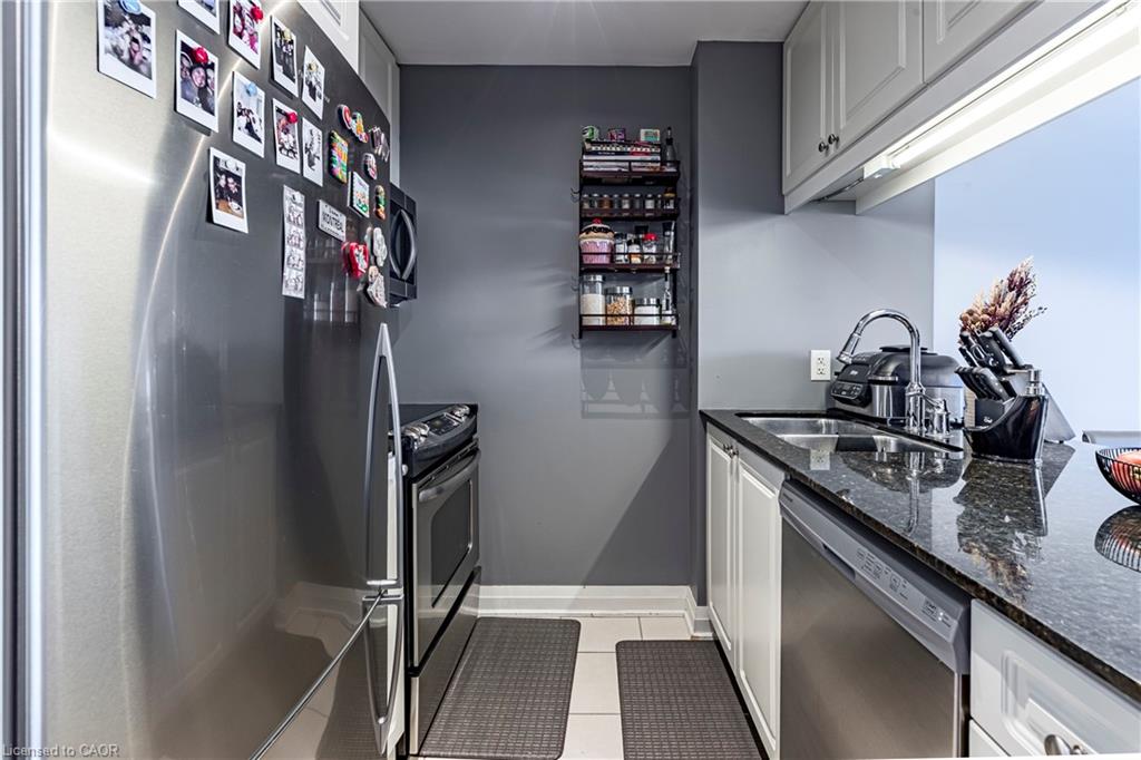 502-1055 Southdown Road Unit: 502