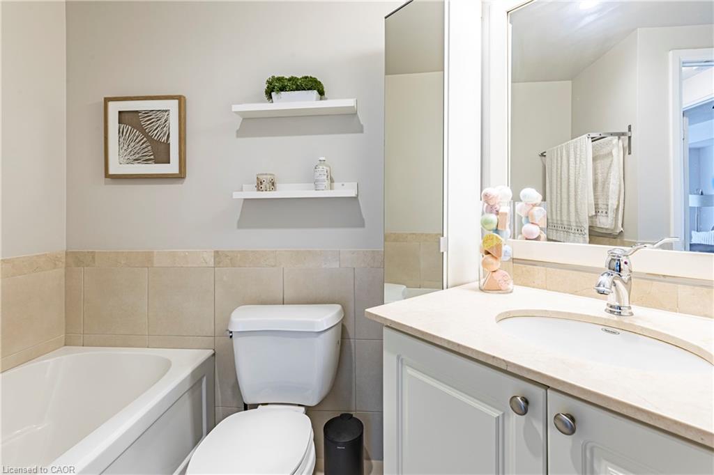 502-1055 Southdown Road Unit: 502