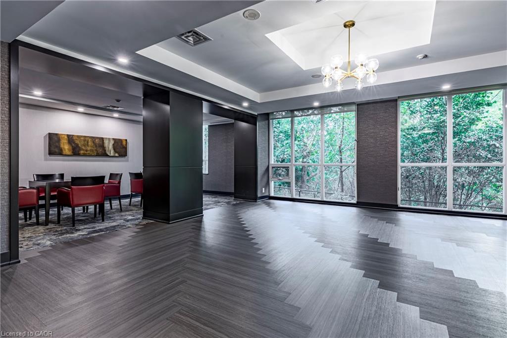 502-1055 Southdown Road Unit: 502