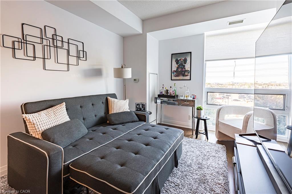 502-1055 Southdown Road Unit: 502