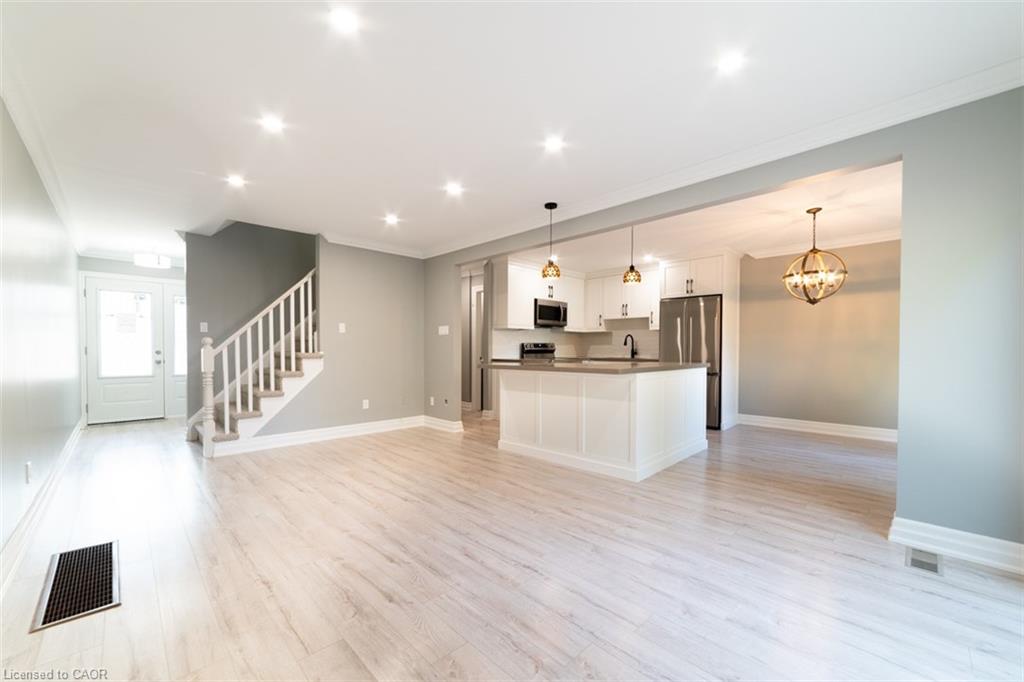 2-1011 White Oak Drive Unit: 2