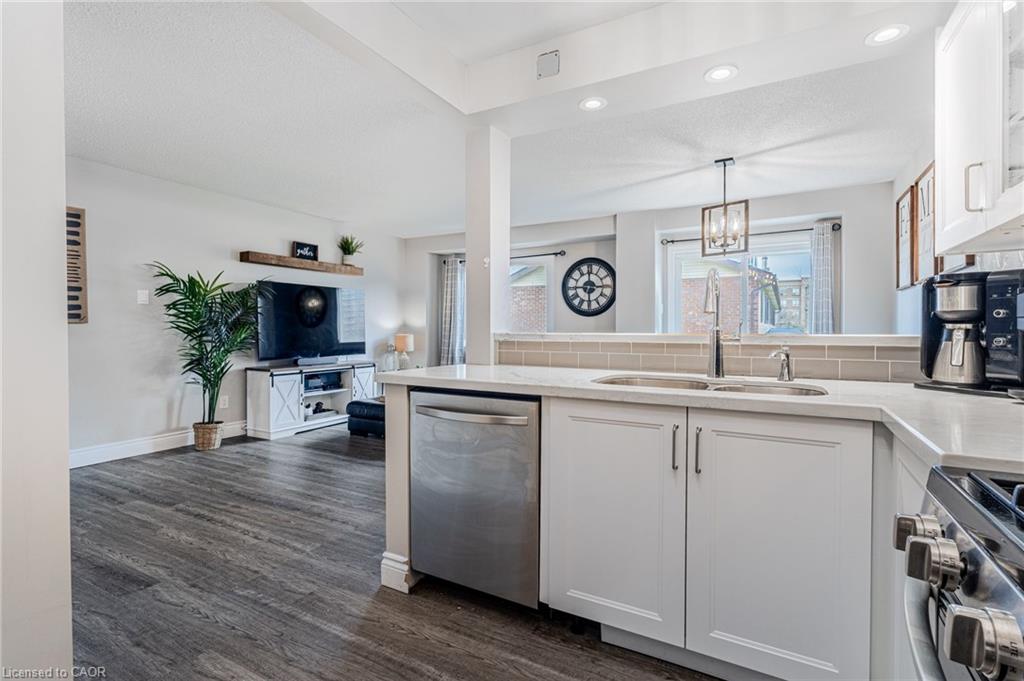 43-2065 Amherst Heights Court Unit: 43