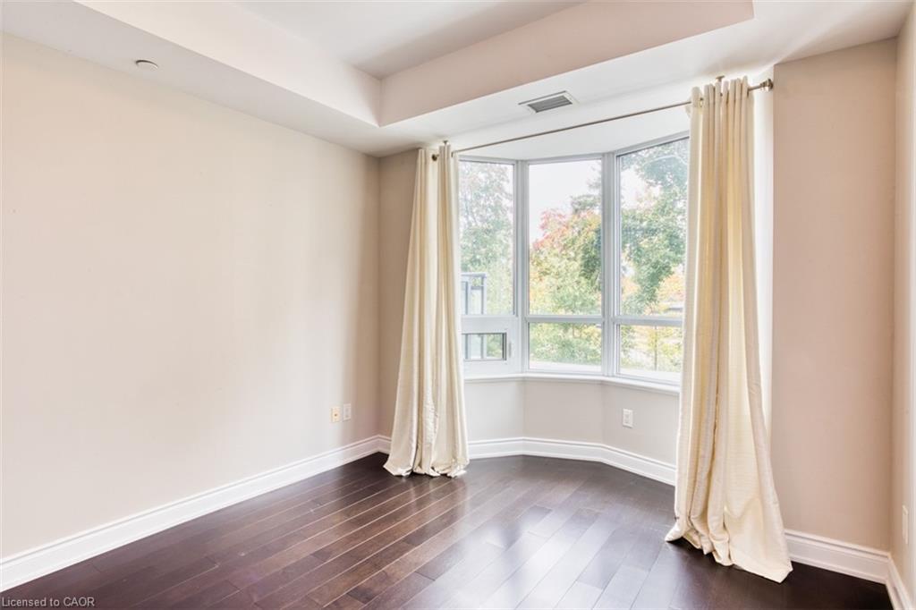 219-3500 Lakeshore Road W Unit: 219