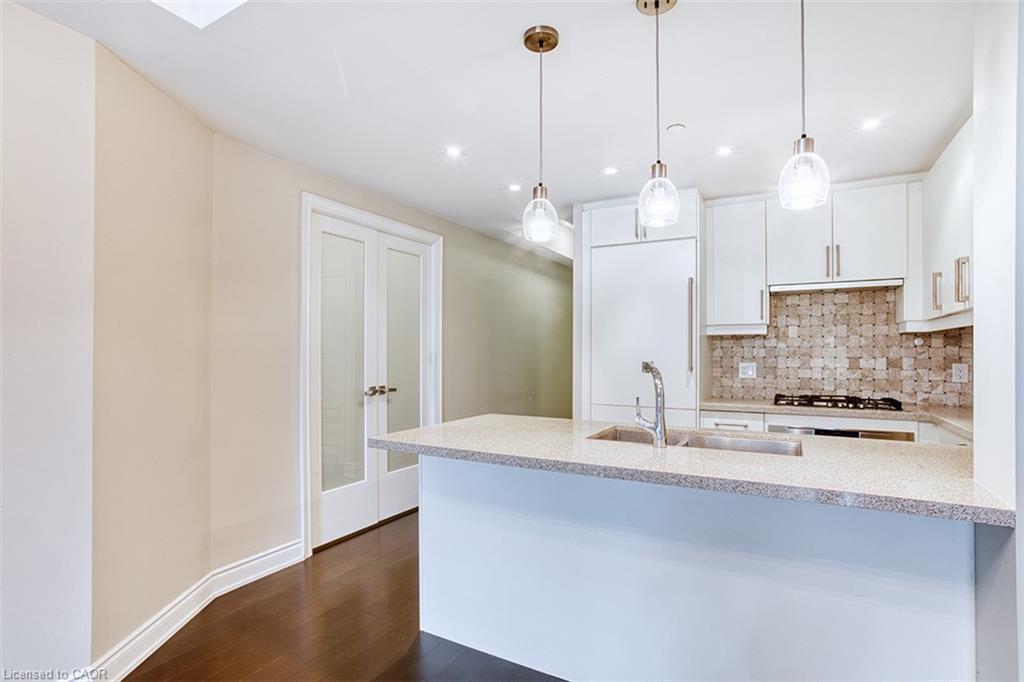 219-3500 Lakeshore Road W Unit: 219