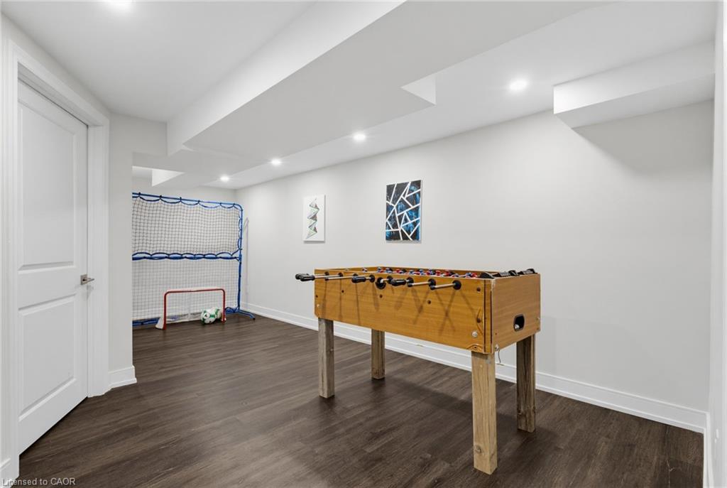 365 Cosburn Crescent