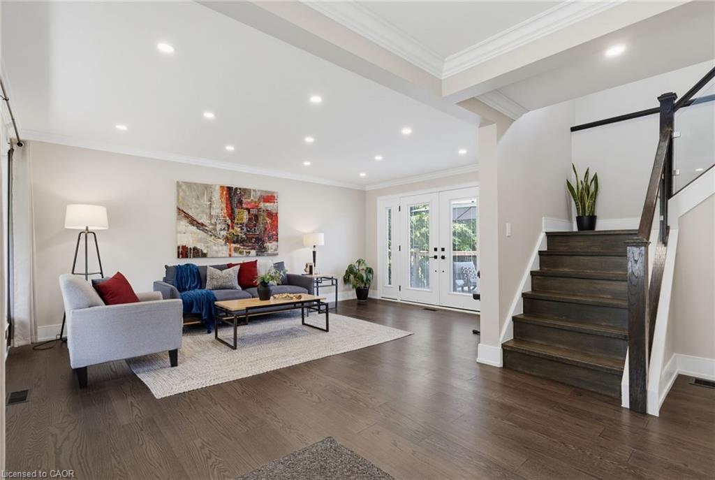 365 Cosburn Crescent