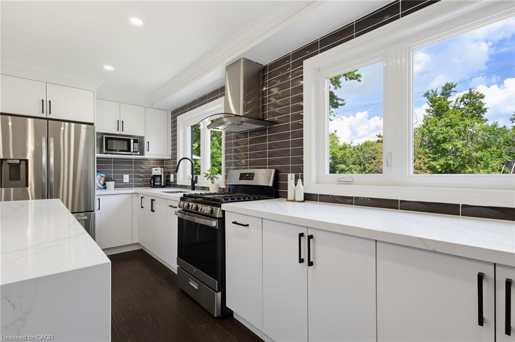 365 Cosburn Crescent
