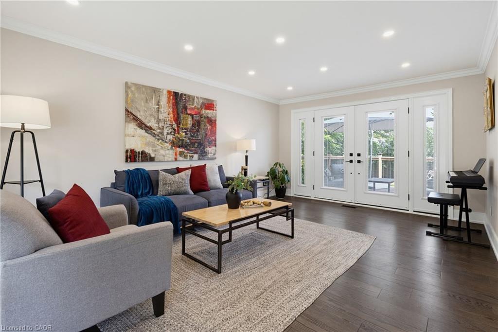 365 Cosburn Crescent