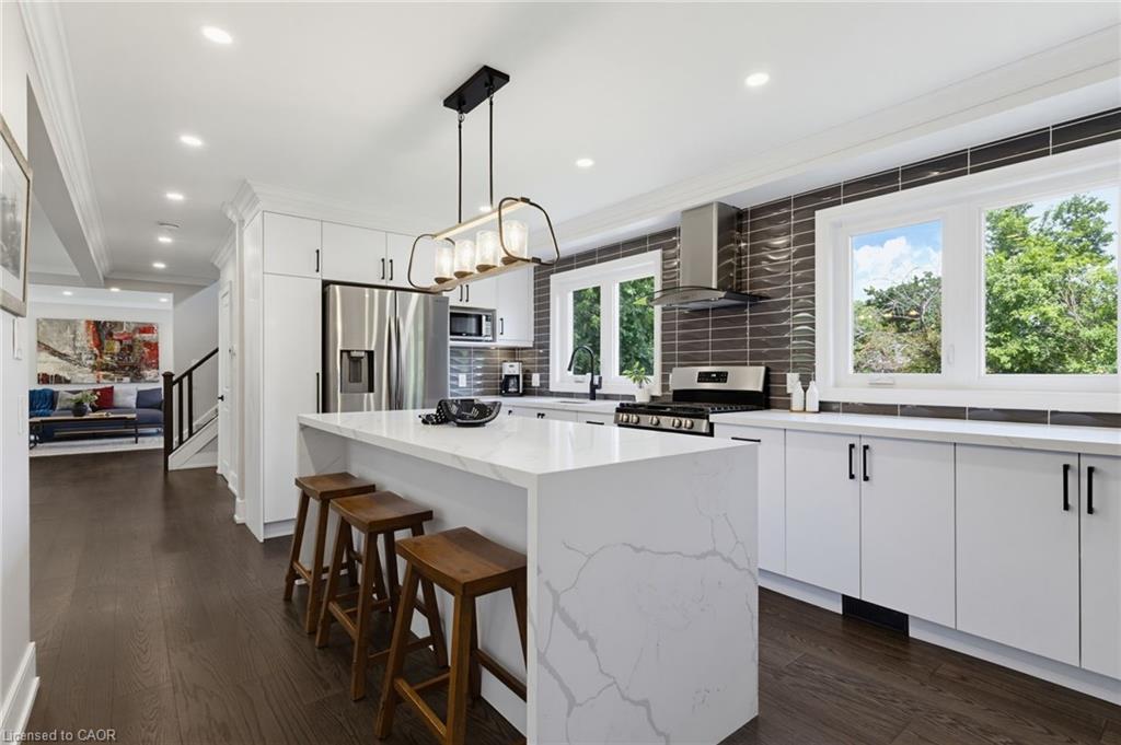 365 Cosburn Crescent