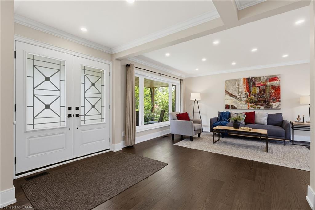 365 Cosburn Crescent