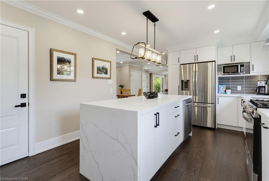 365 Cosburn Crescent