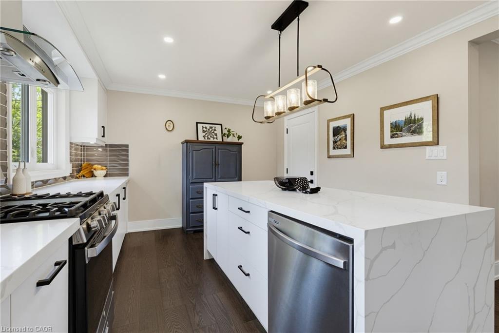 365 Cosburn Crescent