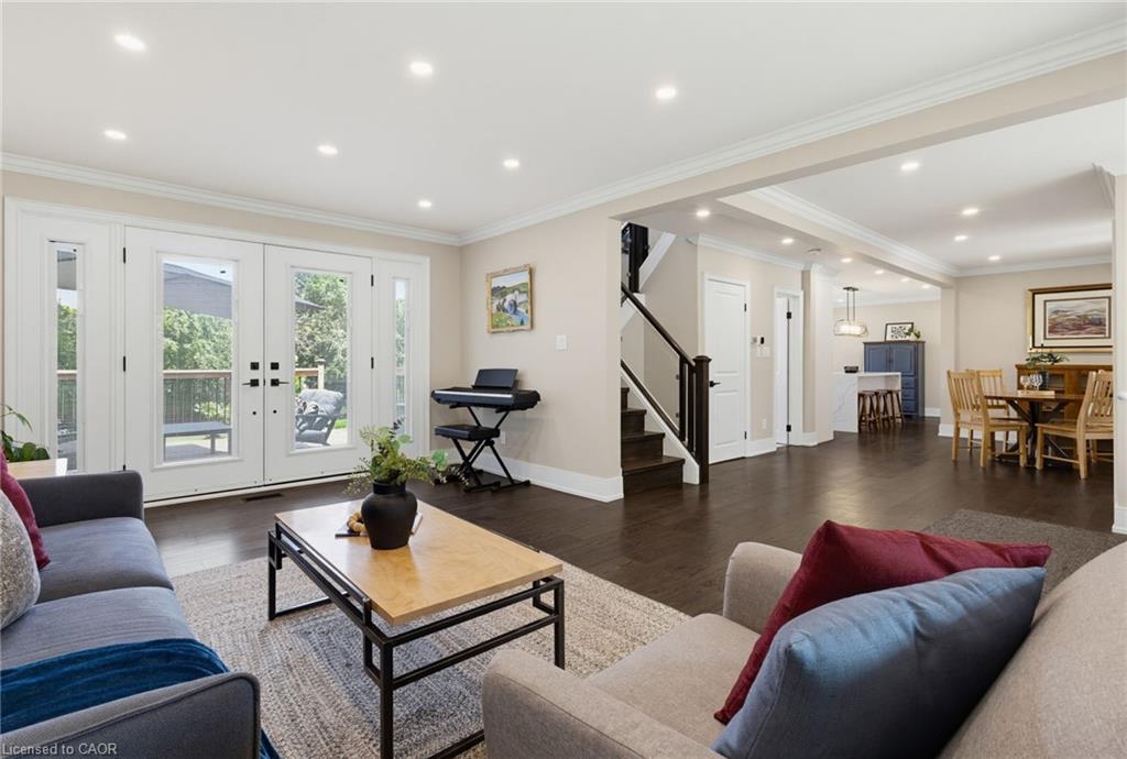 365 Cosburn Crescent