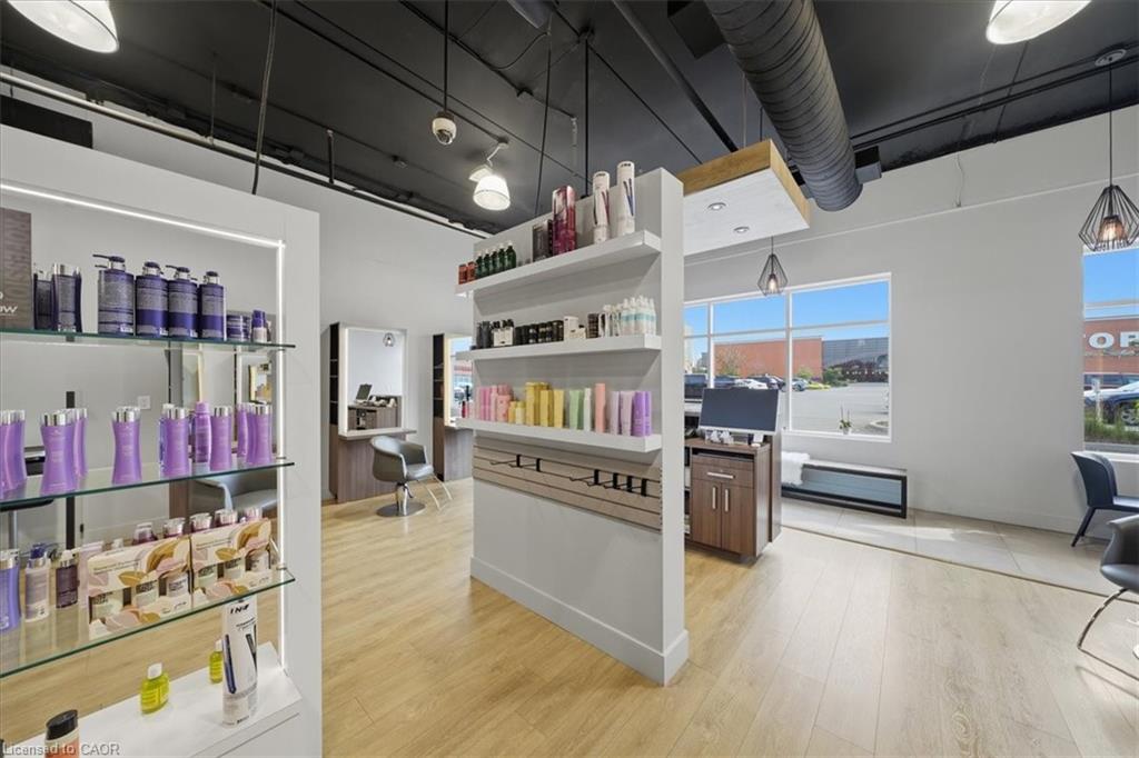 9-515 Dundas Street W Unit: 9