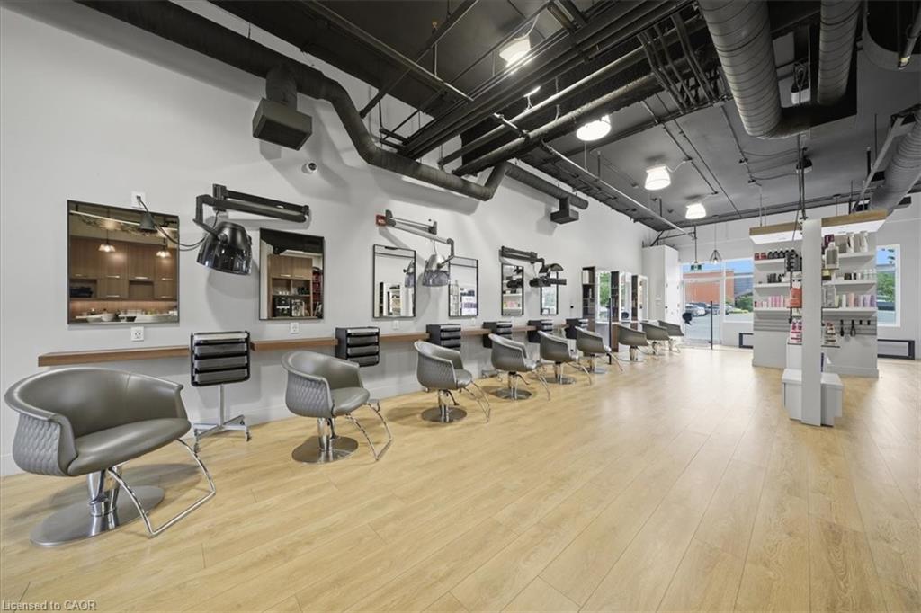 9-515 Dundas Street W Unit: 9
