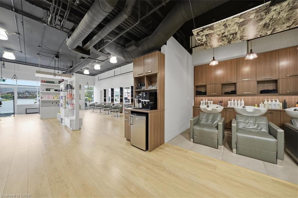 9-515 Dundas Street W Unit: 9
