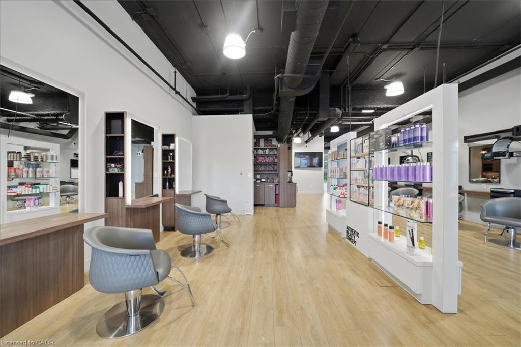 9-515 Dundas Street W Unit: 9