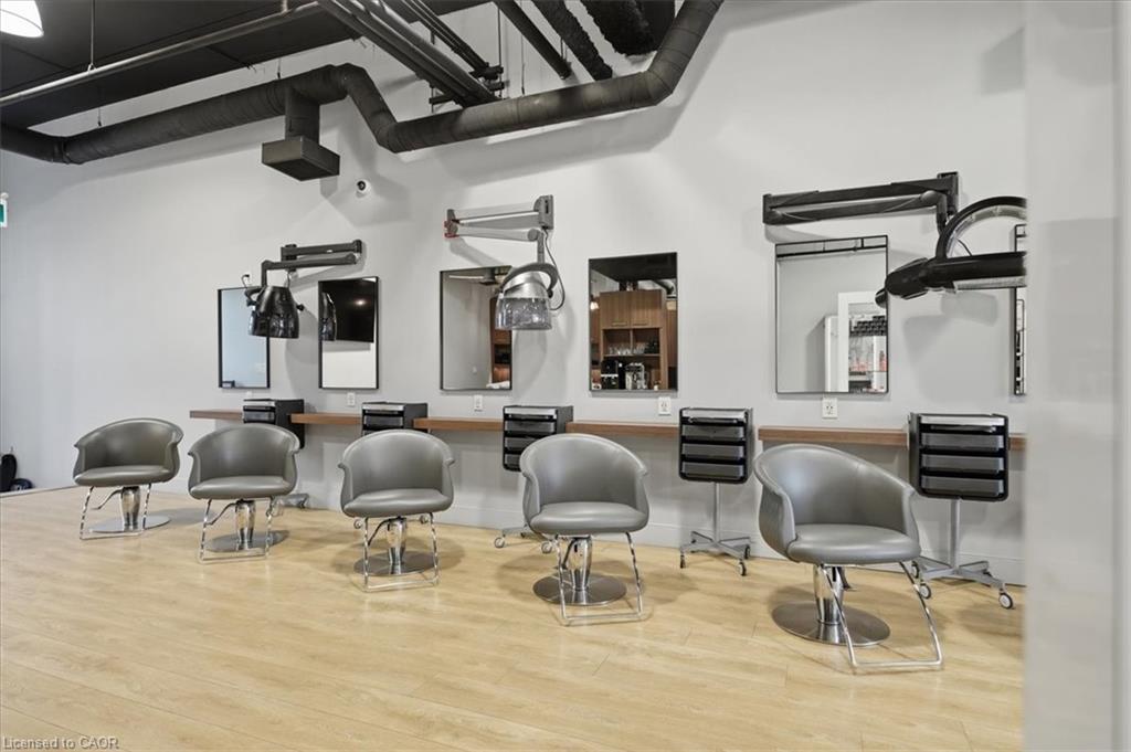 9-515 Dundas Street W Unit: 9