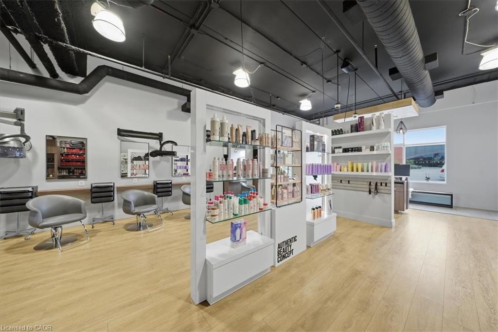 9-515 Dundas Street W Unit: 9