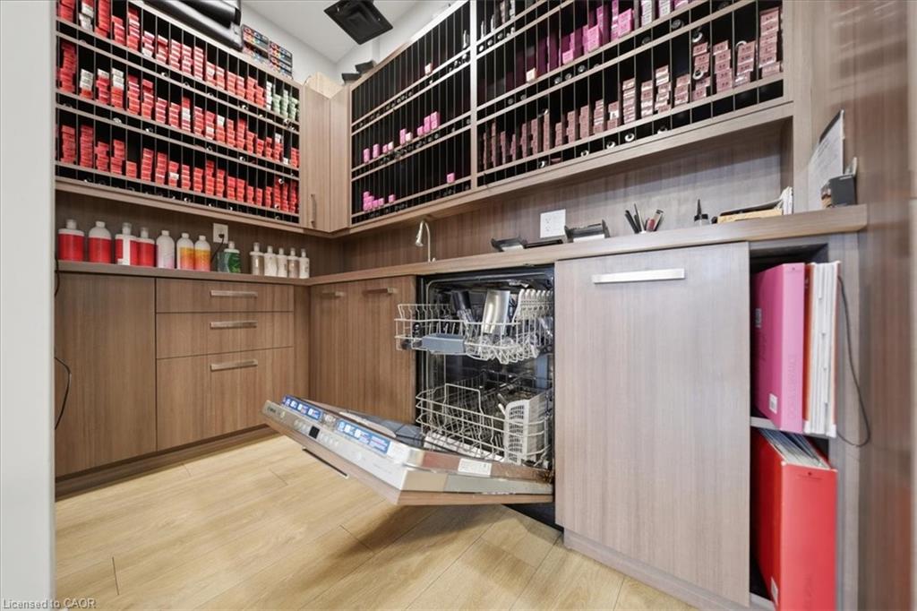 9-515 Dundas Street W Unit: 9
