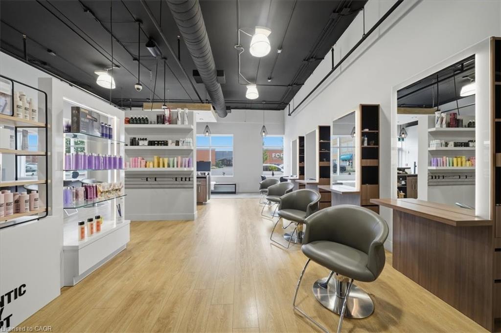 9-515 Dundas Street W Unit: 9