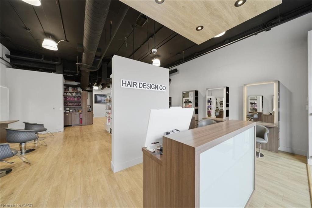 9-515 Dundas Street W Unit: 9