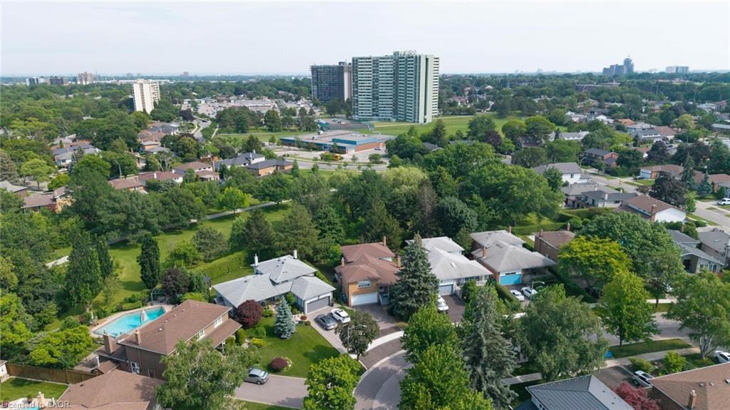 3577 Bluestream Crescent
