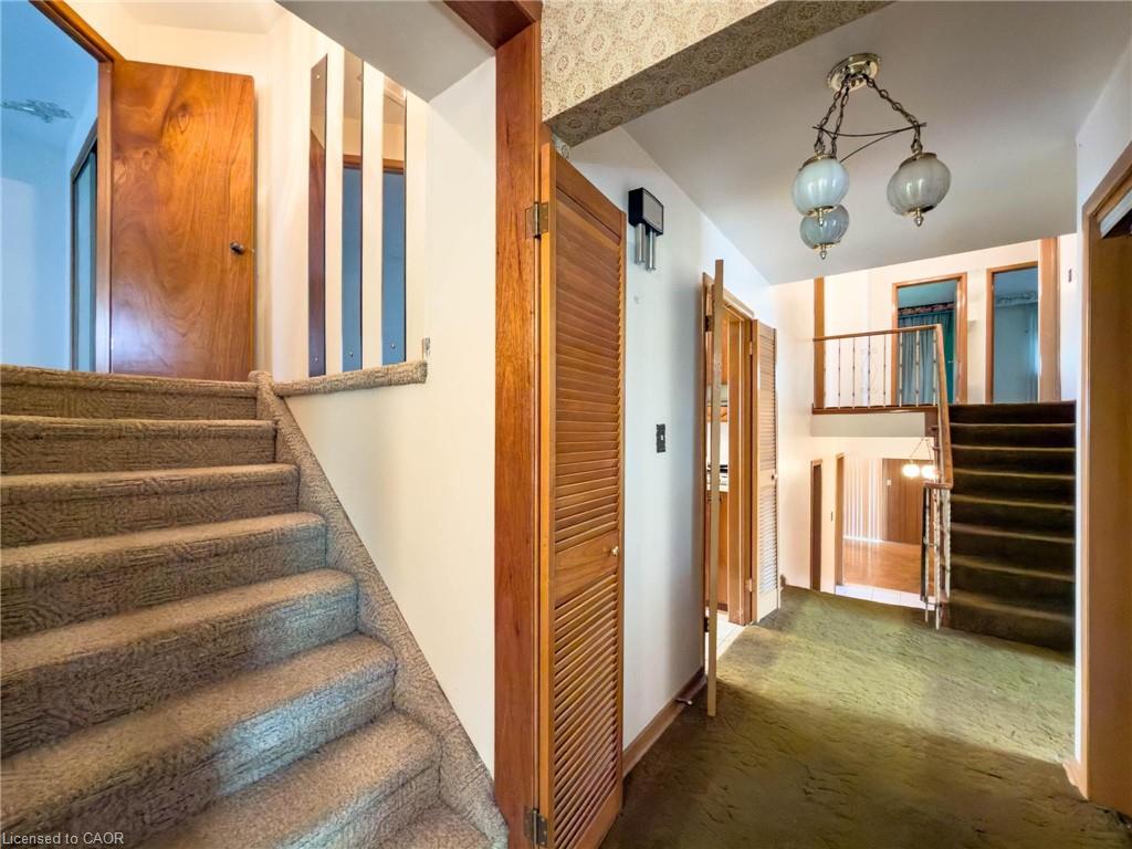 3577 Bluestream Crescent