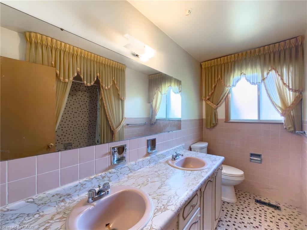 3577 Bluestream Crescent