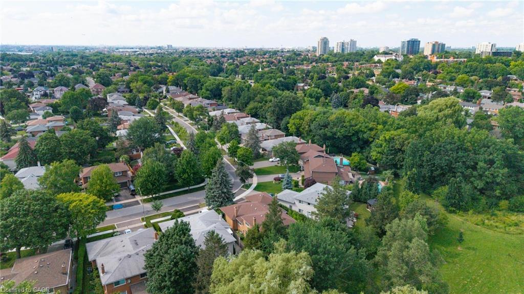 3577 Bluestream Crescent