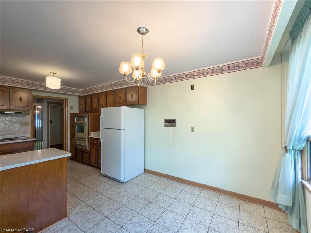 3577 Bluestream Crescent
