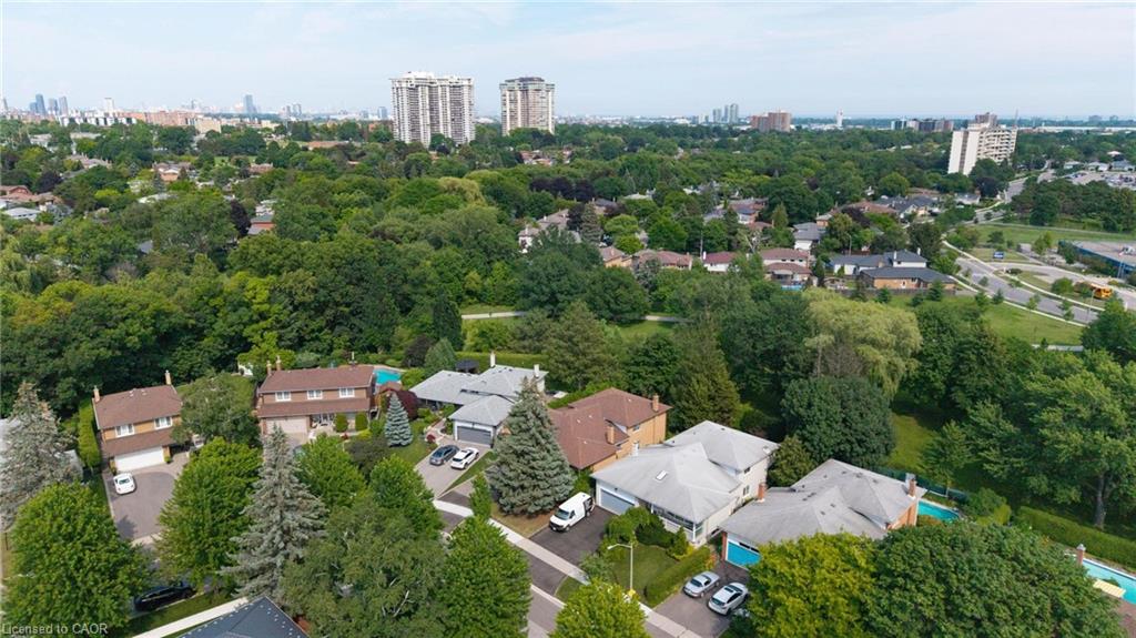 3577 Bluestream Crescent
