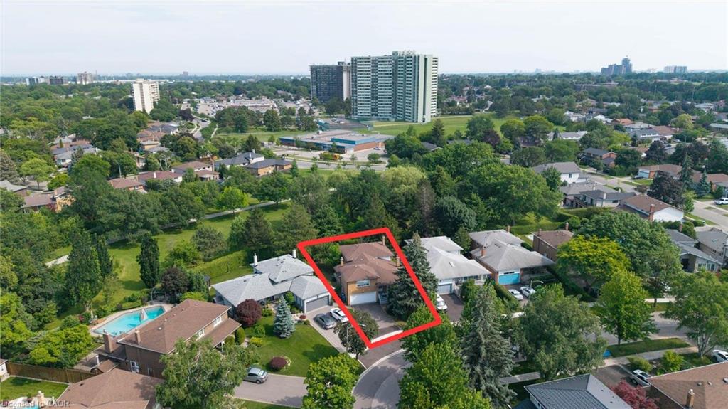 3577 Bluestream Crescent
