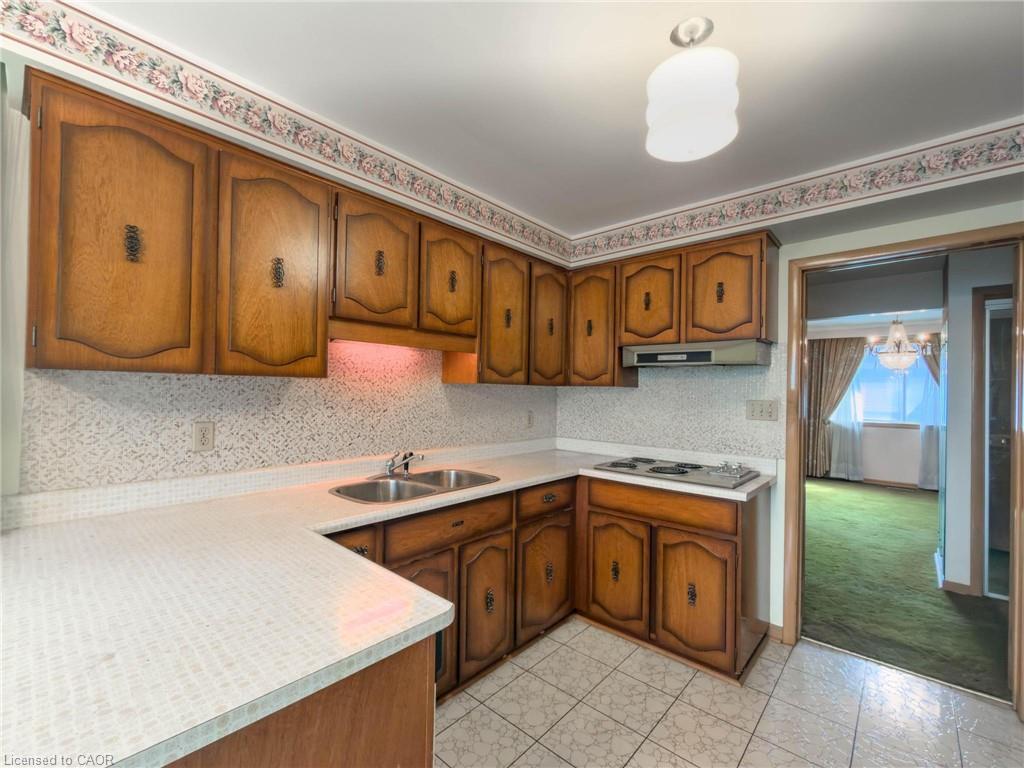 3577 Bluestream Crescent