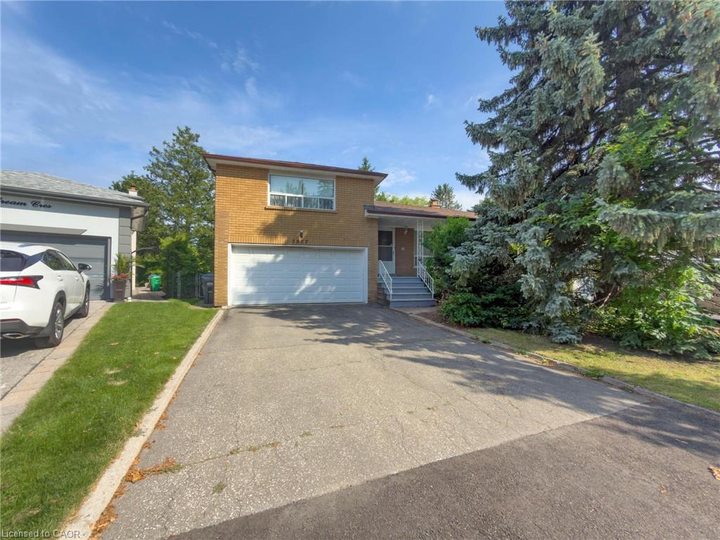 3577 Bluestream Crescent