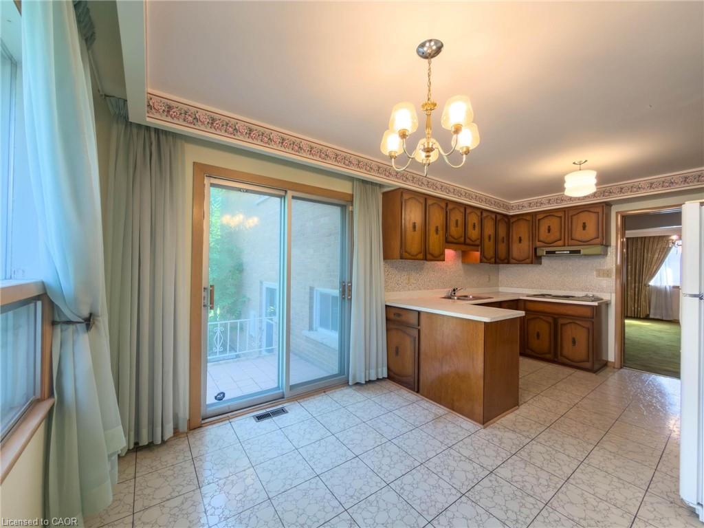 3577 Bluestream Crescent