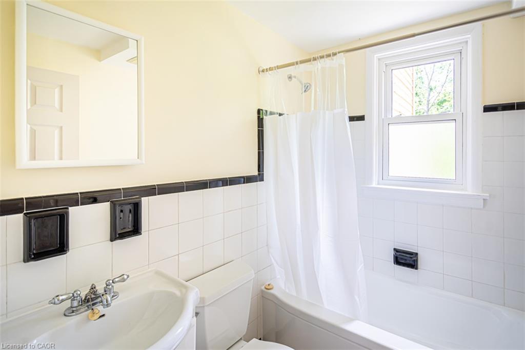 2-718 Ross Street Unit: 2