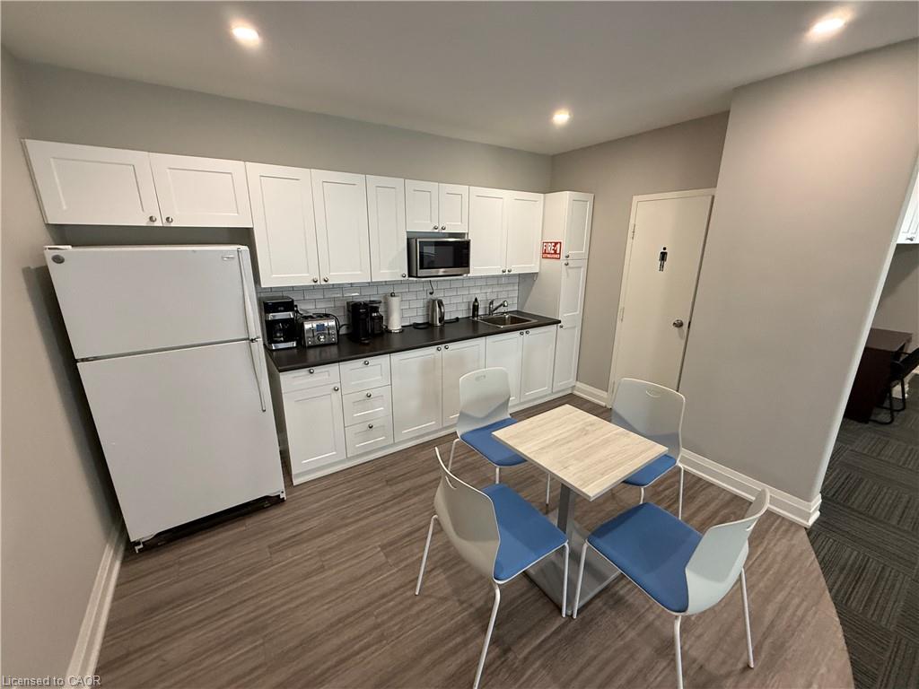 11-4180 Morris Drive Unit: 11