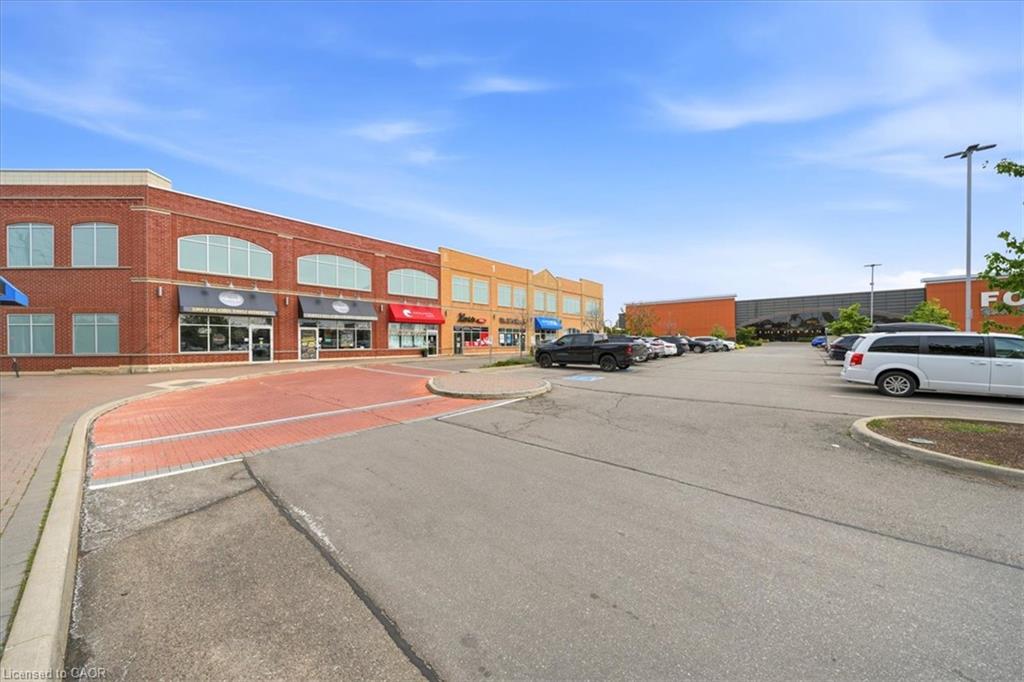 9-515 Dundas Street W Unit: 9