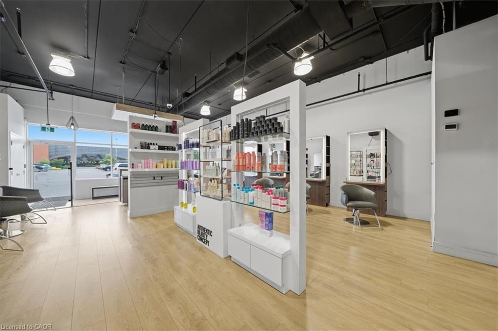 9-515 Dundas Street W Unit: 9