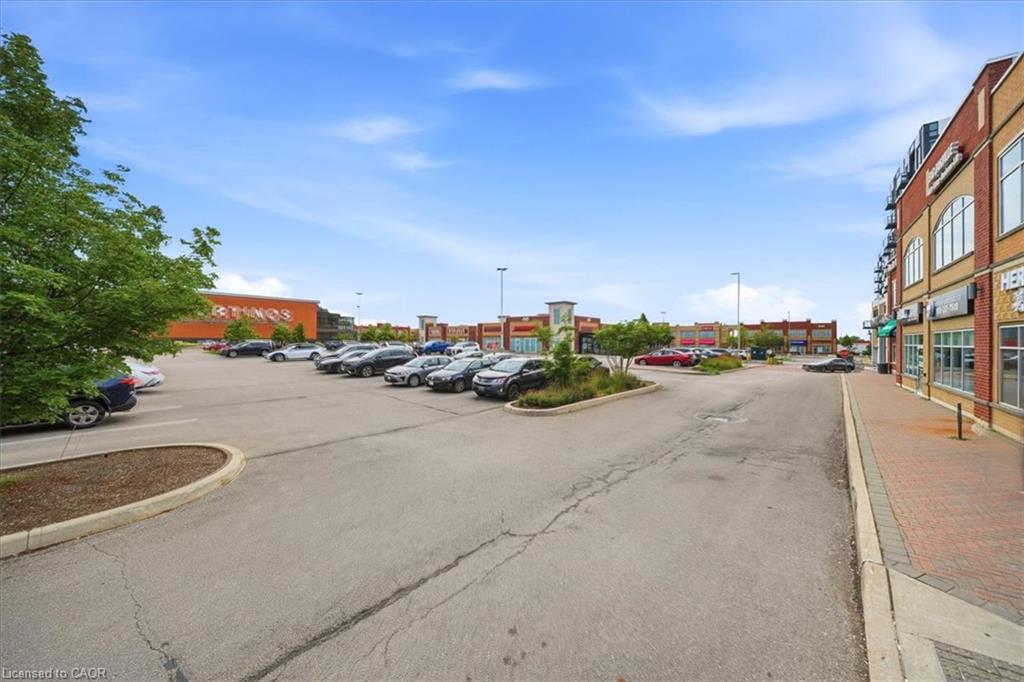 9-515 Dundas Street W Unit: 9