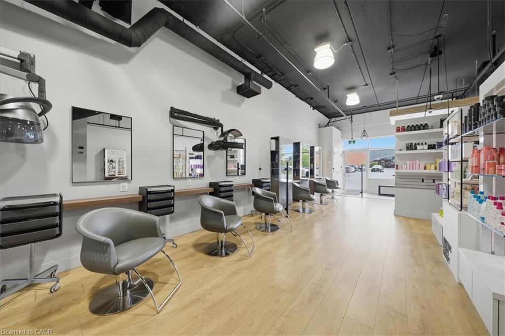 9-515 Dundas Street W Unit: 9