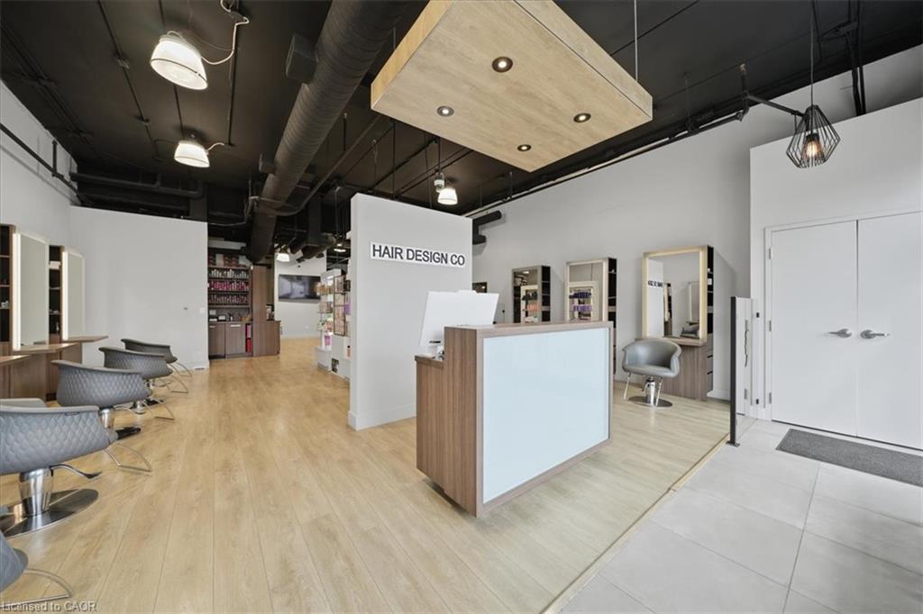 9-515 Dundas Street W Unit: 9