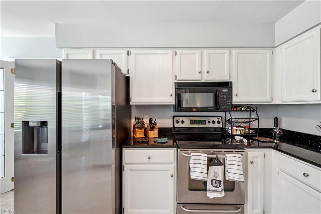 2104 Bromley CT