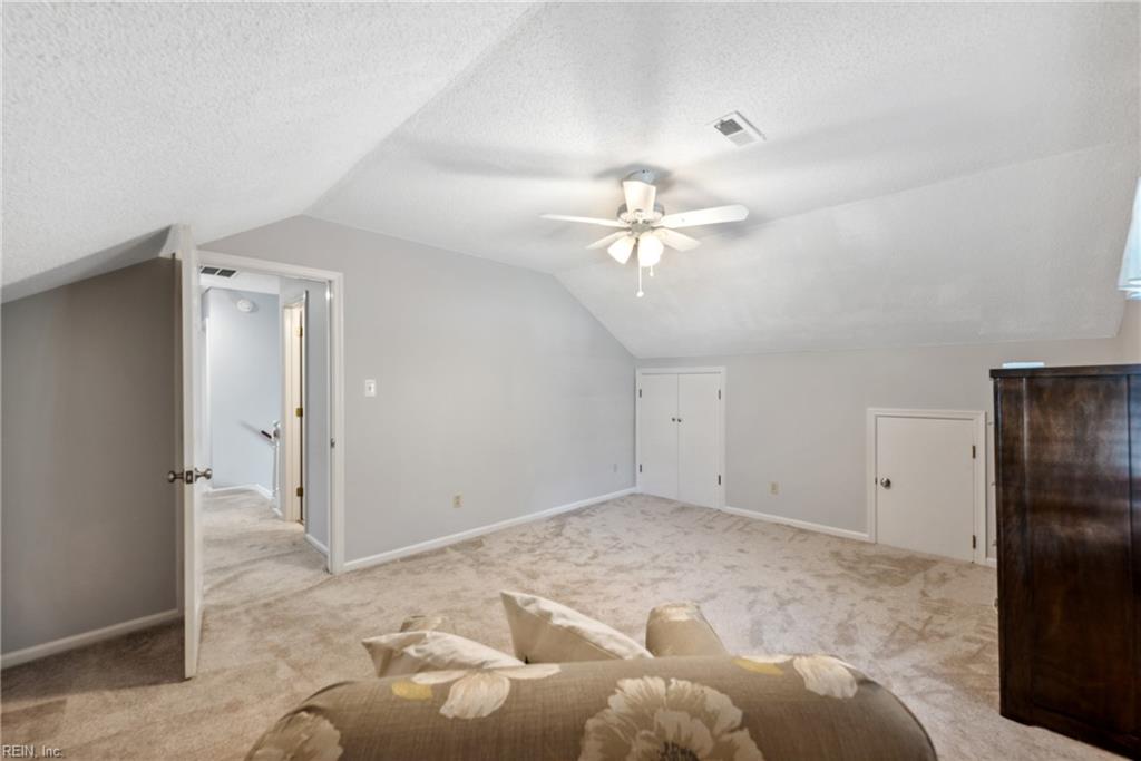 2104 Bromley CT