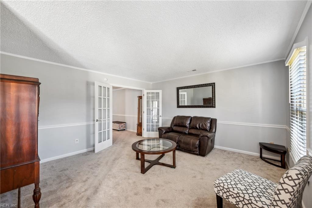 2104 Bromley CT