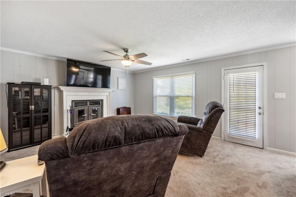 2104 Bromley CT