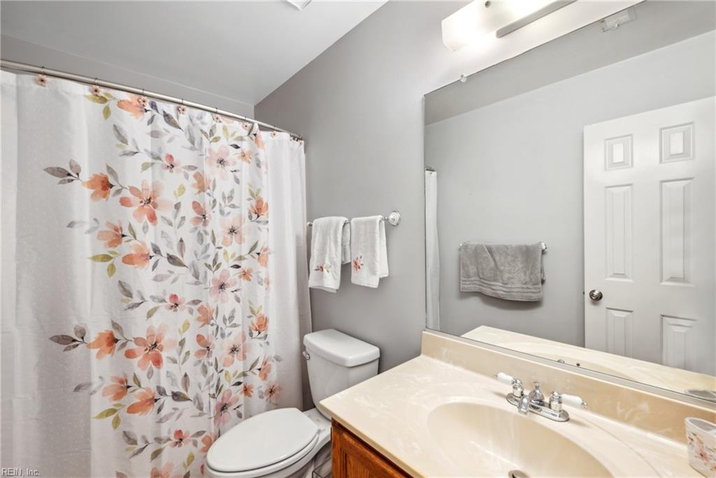 2104 Bromley CT
