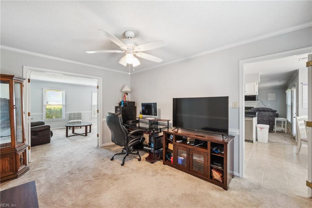 2104 Bromley CT